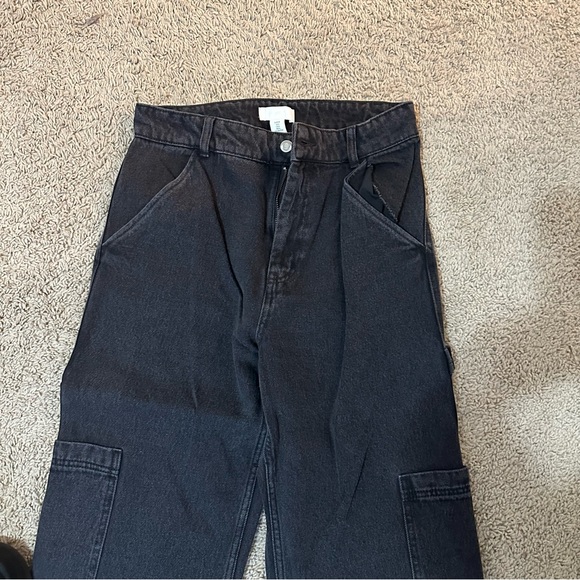 H&M Cutoff High Waisted Cargo Jeans - Picture 4 of 4